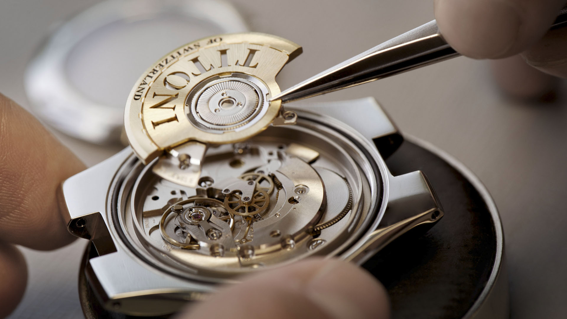 伯爵手表维修服务中心（伯爵发条洗油）